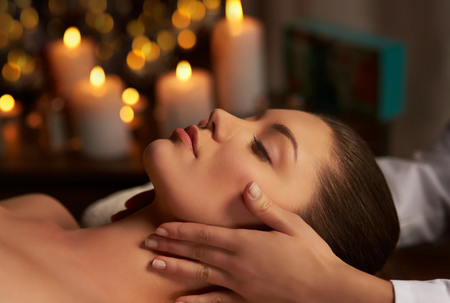 mulher-relaxando-no-spa